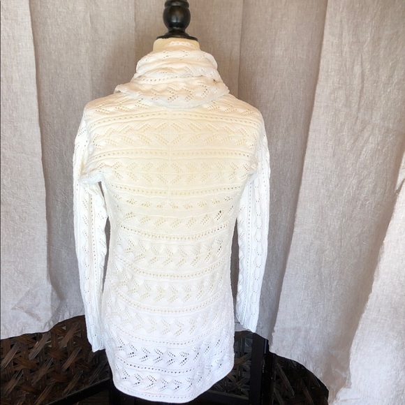 Elegant White Cable Knit Sweater - Picture 8 of 12